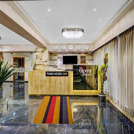 Townhouse Oak Hotel Vaibhav سورات المظهر الخارجي الصورة
