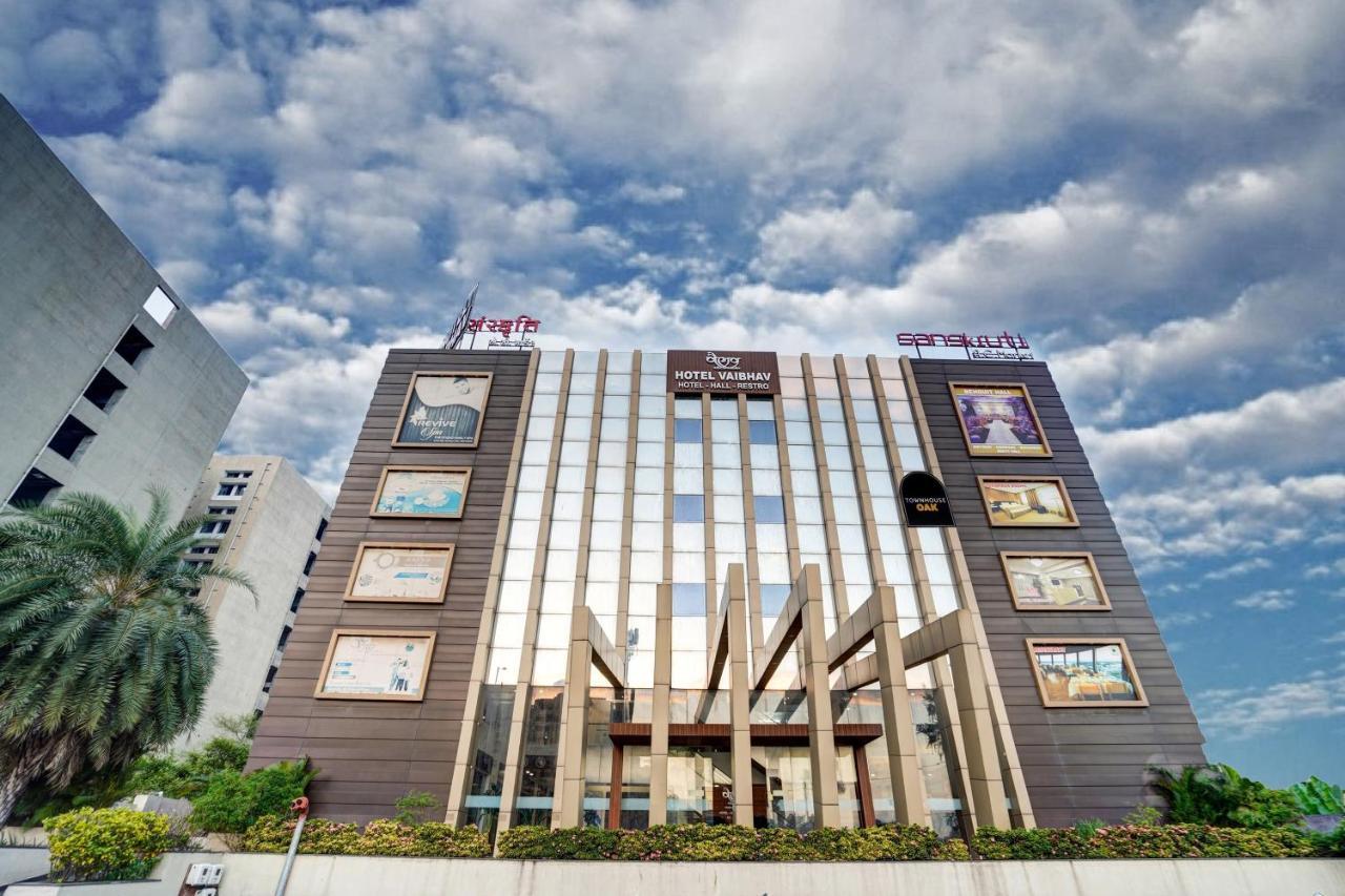 Townhouse Oak Hotel Vaibhav سورات المظهر الخارجي الصورة