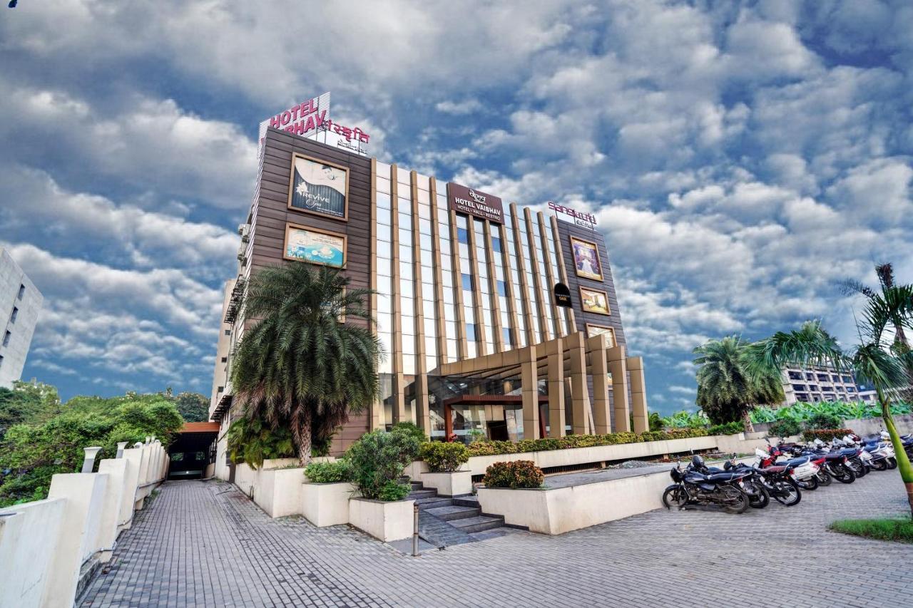 Townhouse Oak Hotel Vaibhav سورات المظهر الخارجي الصورة