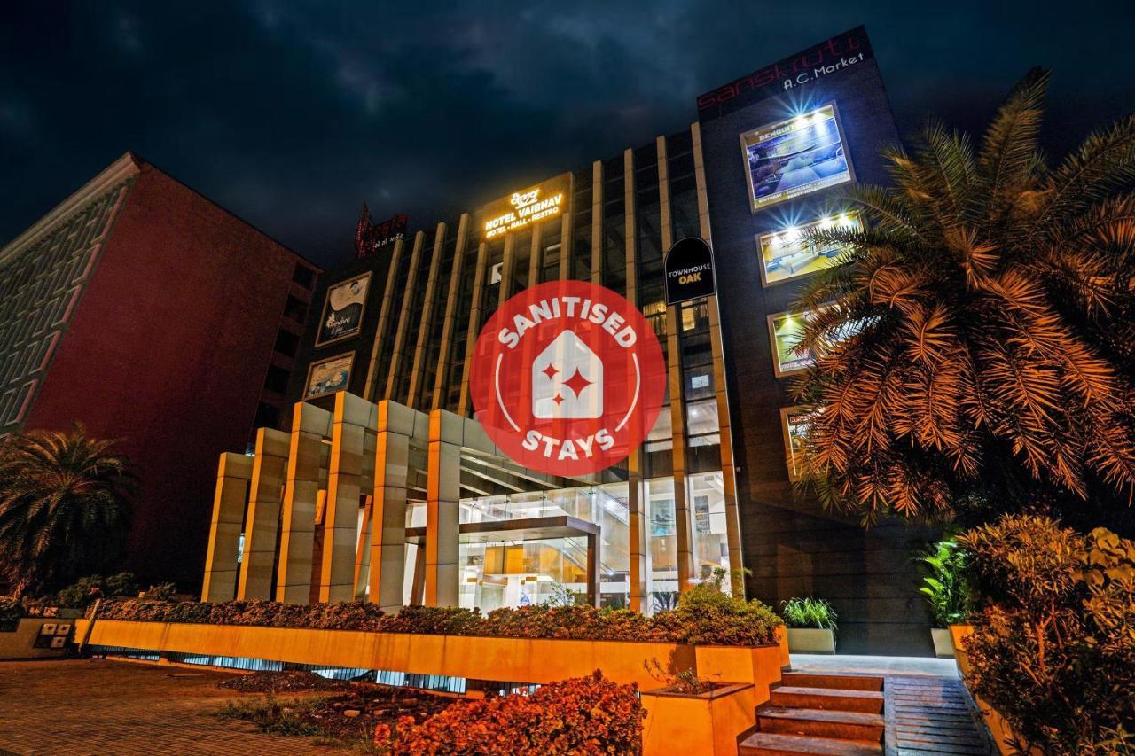 Townhouse Oak Hotel Vaibhav سورات المظهر الخارجي الصورة