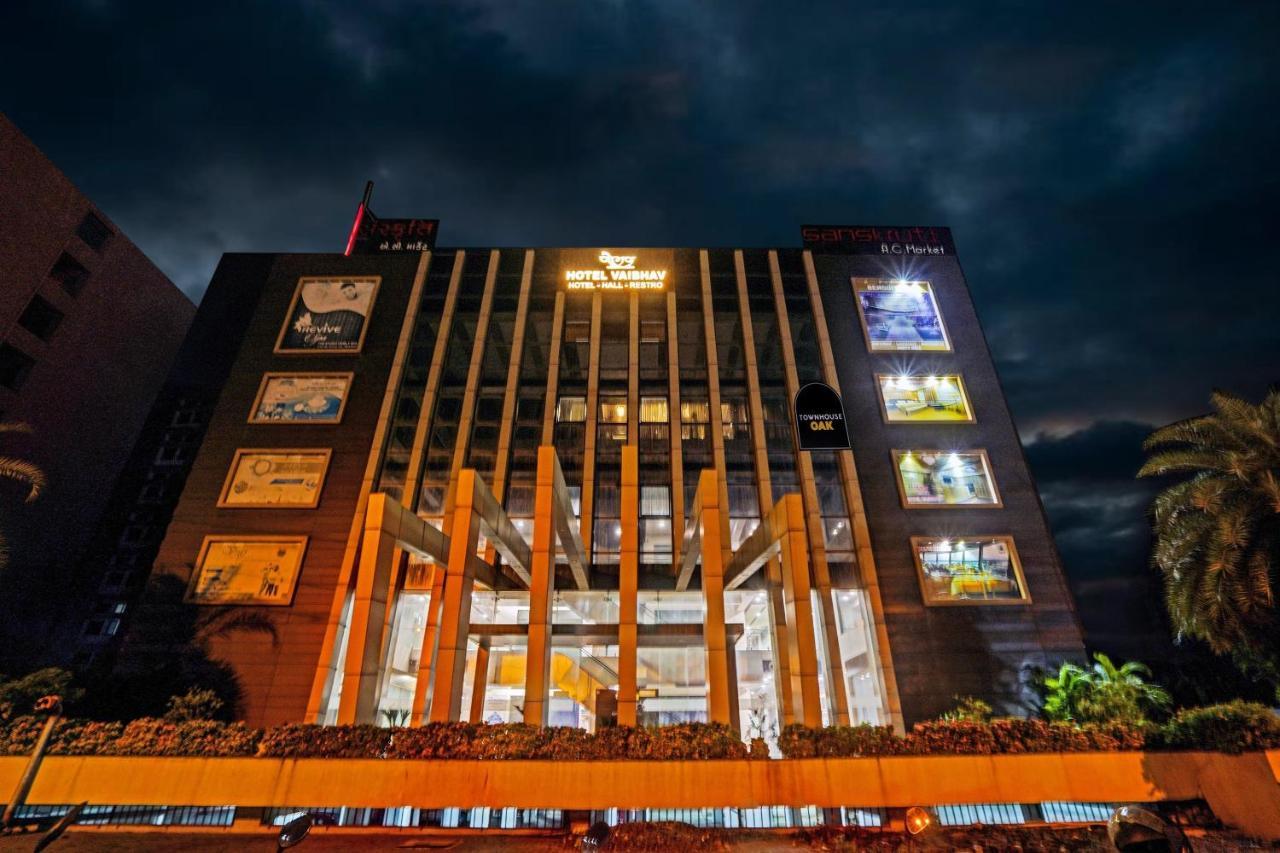 Townhouse Oak Hotel Vaibhav سورات المظهر الخارجي الصورة