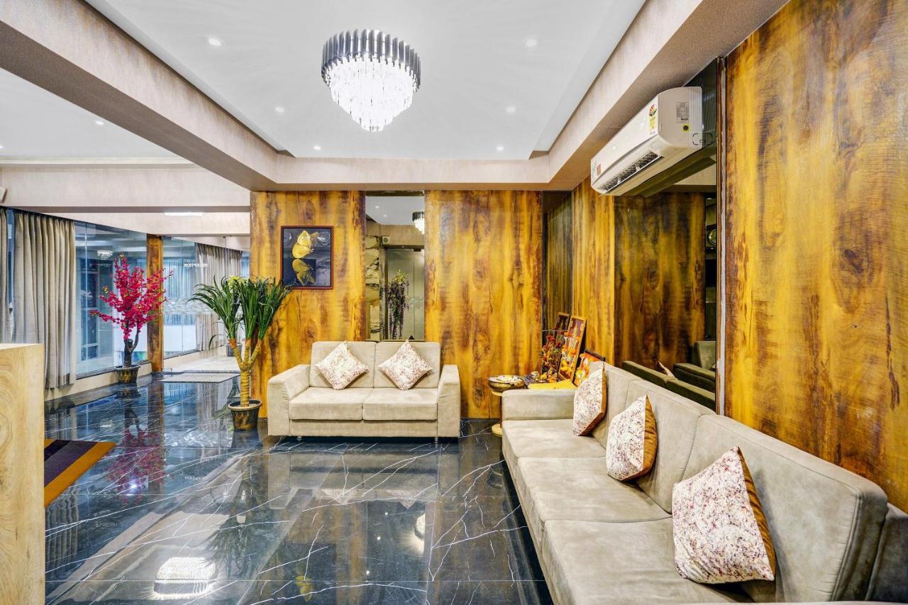 Townhouse Oak Hotel Vaibhav سورات المظهر الخارجي الصورة