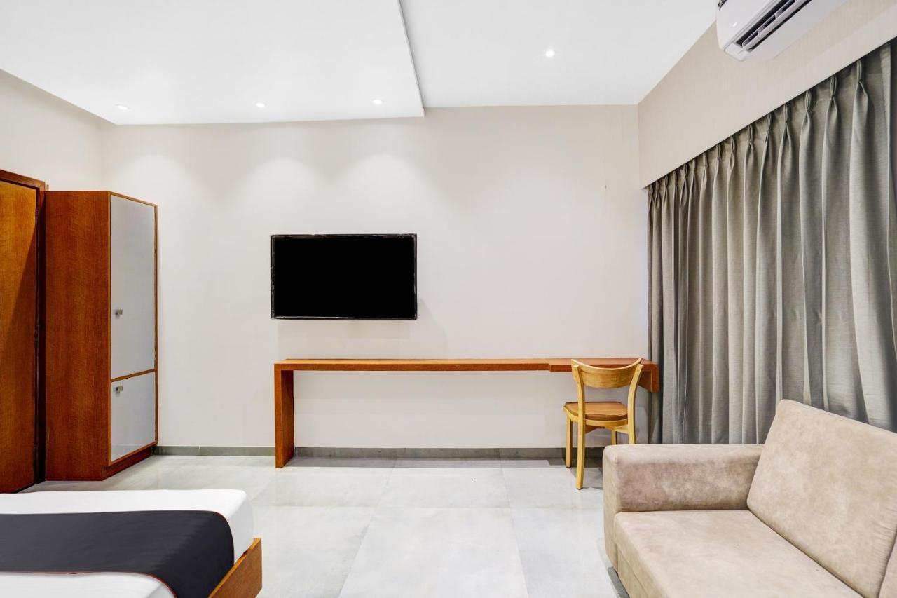 Townhouse Oak Hotel Vaibhav سورات المظهر الخارجي الصورة