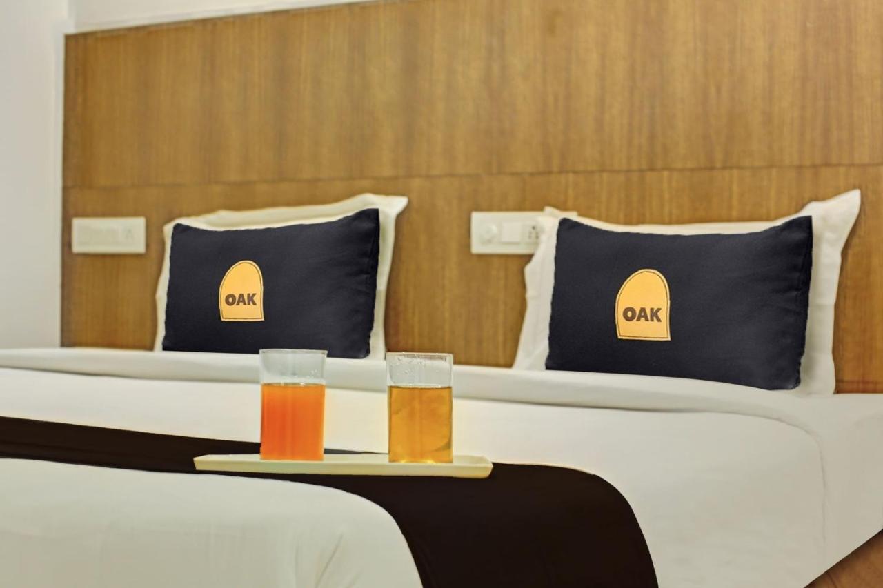 Townhouse Oak Hotel Vaibhav سورات المظهر الخارجي الصورة