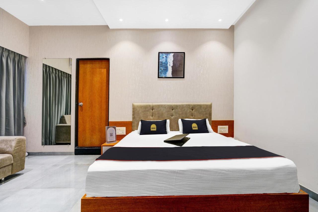 Townhouse Oak Hotel Vaibhav سورات المظهر الخارجي الصورة