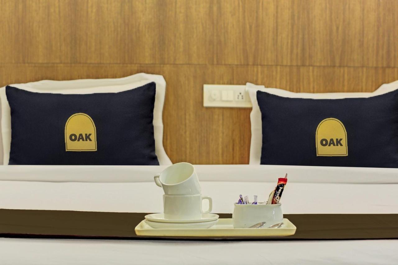 Townhouse Oak Hotel Vaibhav سورات المظهر الخارجي الصورة