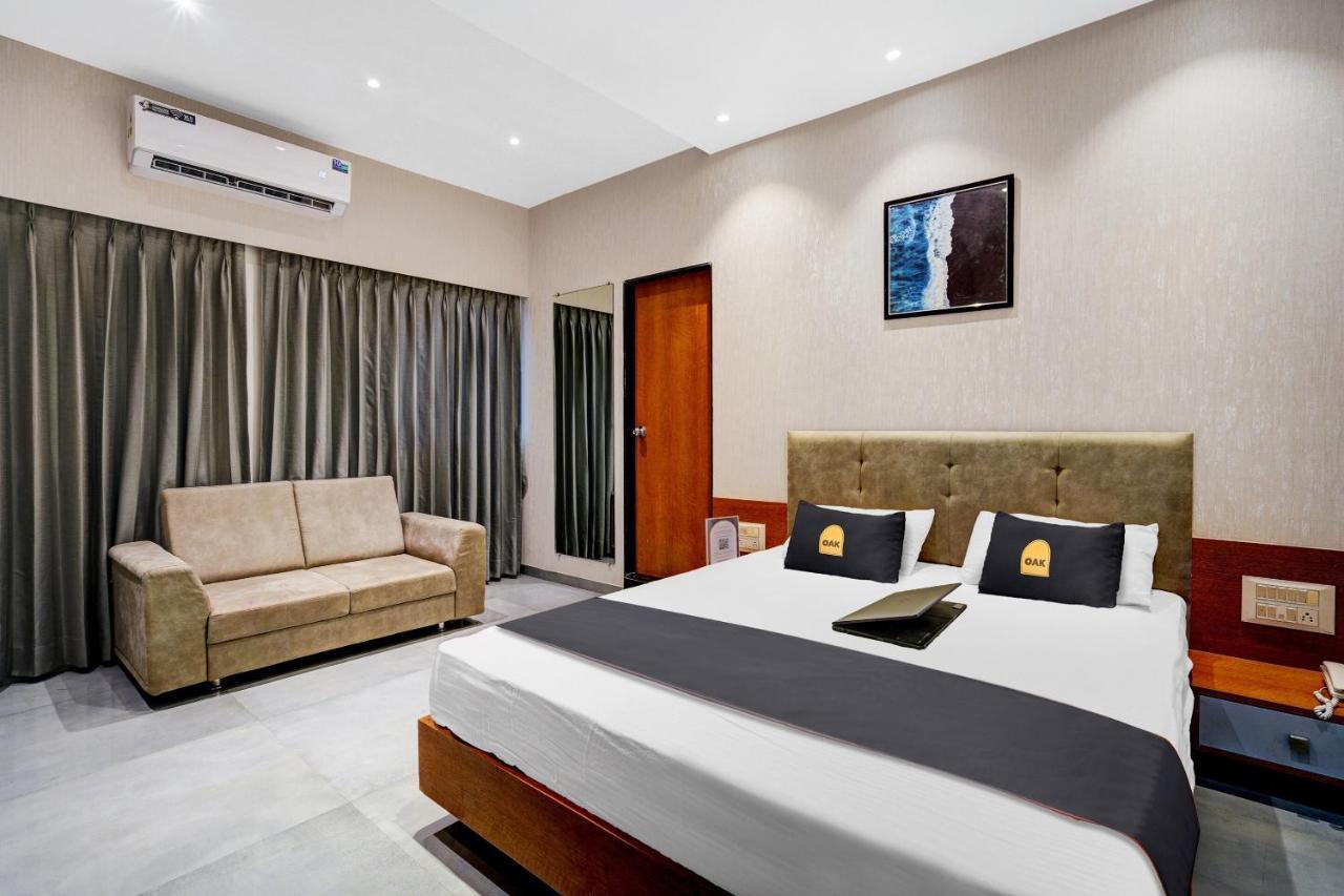Townhouse Oak Hotel Vaibhav سورات المظهر الخارجي الصورة