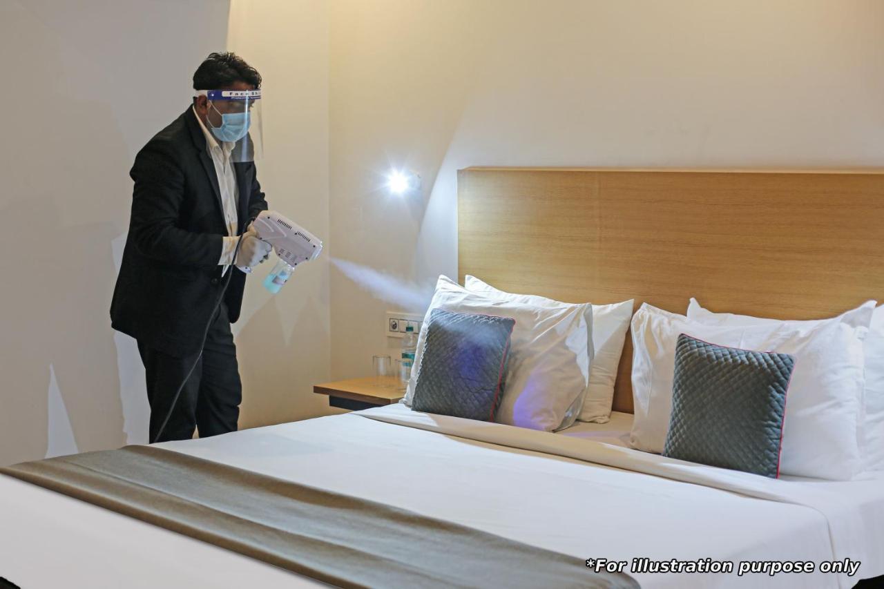 Townhouse Oak Hotel Vaibhav سورات المظهر الخارجي الصورة